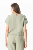 Kısa Kol İzel Yazlık Müslin Bluz Zeytin Yeşili Zytnysl M Zeytin Yeşili thumbnail 2