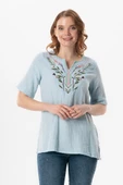 Kısa Kol Çiçek V Yaka Nakışlı Müslin Yazlık Bluz Buz Mavi Bmv L/XL Buz Mavi - 1