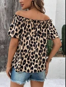 Kadın Madonna Yaka Fırfırlı Leopar Desenli Mikro Kumaş Bluz thumbnail 2
