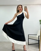 Kadın Tek Omuzu Açık Omuzlardan Kurdela Detaylı çift Renkli Ithal Krep Elbise thumbnail 7