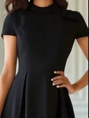 Kadın Kısa Kollu Yarı Balıkçı Yaka Pileli Janjan Krep Midi Elbise thumbnail 2