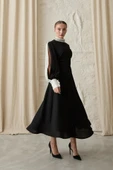 Siyah Yaka Ve Kolları Taşlı Elbise thumbnail 3