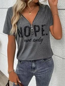 Kadın Kısa Kollu önden Fermuarlı Yazı Baskılı Viskon Bluz thumbnail 2