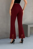 Kadın Yüksek Bel Paçaya Doğru Genişleyen Lazer çiçek Kesim Detaylı Ithal Krep Pantolon thumbnail 2