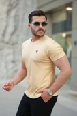 Erkek Bisiklet Yaka Arma Detaylı Basic Kısa Kollu Tişört thumbnail 2