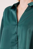 Saten Crop Model Yeşil Gömlek thumbnail 3