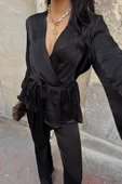 SATEN KRUVAZE BAĞLAMALI BLUZ- PANTOLON TAKIM - Siyah thumbnail 3
