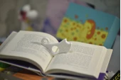 Kedi Tasarımlı Kitap Tutucu Yüzük  Sayfa Açık Tutucu (BEYAZ)  Okuma Yardımcısı  Parmak Sayfa Sabitleyici - 1