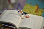 Kedi Tasarımlı Kitap Tutucu Yüzük  Sayfa Açık Tutucu (Turuncu-Siyah-Beyaz)  Okuma Yardımcısı  Parmak Sayfa Sabitleyici - 1