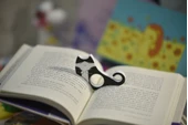 Kedi Tasarımlı Kitap Tutucu Yüzük  Sayfa Açık Tutucu  (SİYAH BEYAZ) Okuma Yardımcısı  Parmak Sayfa Sabitleyici - 1