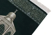 Kişiye Özel İsim İşlemeli Makamı İbrahim Desenli Lüks Şönil Seccade -  Yeşil thumbnail 3