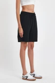 Kadın Rahat Kesim Beli Lastikli Mevsimlik Yumuşak Kumaş Cepli Siyah Uzun Bermuda Şort MTLCB91 thumbnail 1
