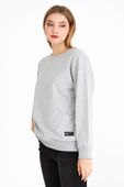 Kadın Gri Renk Basic Bisiklet Yaka Sweatshirt thumbnail 3