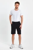 Erkek Regular Fit Yanları Cepli Rahat Kesim Şort thumbnail 4