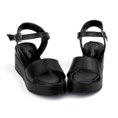 Kadın Siyah Tokalı Dolgu Topuklu Sandalet 6 Cm Rahat Yüksek Topuklu thumbnail 4