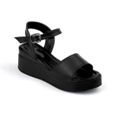 Kadın Siyah Tokalı Dolgu Topuklu Sandalet 6 Cm Rahat Yüksek Topuklu thumbnail 1