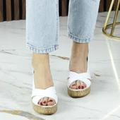 Erkan Saçmacı Astrid Beyaz Hakiki Dana Derisi Çapraz Bantlı Mantar Taban Görünümlü Dolgu Topuklu Sandalet - 5