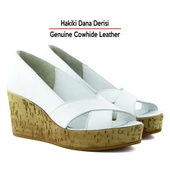 Erkan Saçmacı Astrid Beyaz Hakiki Dana Derisi Çapraz Bantlı Mantar Taban Görünümlü Dolgu Topuklu Sandalet - 4