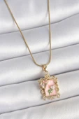 316L Çelik Gold Renk Zincir Pembe Mineli Çiçek İşlemeli Zirkon Taşlı Kelebek Detay Portre Model Kadın Kolye thumbnail 1