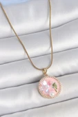316L Çelik Gold Renk Zincir Zirkon Taşlı Pembe Mineli Çiçek İşlemeli İnci Detay Portre Model Kadın Kolye - 1
