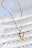316L Çelik Gold Renk Zincir Pembe Mineli Çiçek İşlemeli Zirkon Taşlı Kelebek Detay Portre Model Kadın Kolye thumbnail 2