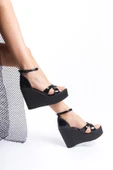 Kadın Verla Çapraz Bant Siyah Rugan Yüksek Topuklu Dolgu Taban Ayakkabı - 1