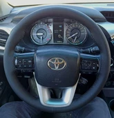 DİKİŞLİ DİREKSİYON KILIFI SİYAH DERİ SİYAH DİKİŞLİ TOYOTA HİLUX İÇİN (FOTODAKİ DİREKSİYON) thumbnail 1