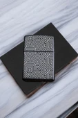 Nesnel Gift Karmaşık Geometri Desenli Metal Benzinli Çakmak - 1