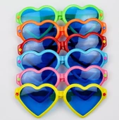 Mega Boy Büyük Kalp Şekilli Parti Gözlüğü 12 Adet Rengarenk thumbnail 1