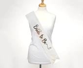 Beyaz Üzeri Gümüş İtalik Alyanslı Bride To Be Yazılı Simli Işıltılı Kuşak Kemer 10 Cm Genişlik thumbnail 1