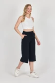 Yüksek Bel Cepli Rahat Kesim Mevsimlik Kadın Diz Altı Bermuda Siyah Kapri Şort thumbnail 3