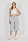 Yüksek Bel Cepli Rahat Kesim Mevsimlik Kadın Diz Altı Bermuda Gri Kapri Şort thumbnail 3