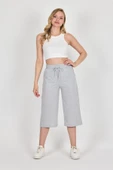 Yüksek Bel Cepli Rahat Kesim Mevsimlik Kadın Diz Altı Bermuda Gri Kapri Şort thumbnail 1