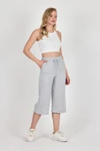 Yüksek Bel Cepli Rahat Kesim Mevsimlik Kadın Diz Altı Bermuda Gri Kapri Şort thumbnail 4