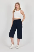 Yüksek Bel Cepli Rahat Kesim Mevsimlik Kadın Diz Altı Bermuda Lacivert Kapri Şort thumbnail 3