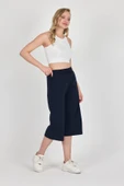 Yüksek Bel Cepli Rahat Kesim Mevsimlik Kadın Diz Altı Bermuda Lacivert Kapri Şort thumbnail 2