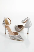 Kadın Fenny Gümüş Saten Kristal Taşlı 9 Cm Teş Detaylı İnce Topuklu Sivri Burunlu Arkası Acık Stiletto - 2