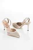 Kadın Fenny Bej Saten Kristal Taşlı 9 Cm Teş Detaylı İnce Topuklu Sivri Burunlu Arkası Acık Stiletto - 2