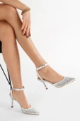 Kadın Fenny Gümüş Saten Kristal Taşlı 9 Cm Teş Detaylı İnce Topuklu Sivri Burunlu Arkası Acık Stiletto - 1