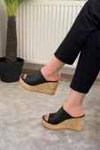 Kadın Holi Siyah Cilt 10 cm Tolgulu Mantar Taban Terlik K-920 thumbnail 2