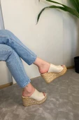 Kadın Holi Krem Cilt 10 cm Tolgulu Mantar Taban Terlik K-920 - 2