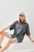 Unisex Taş Desenli Oversize T-Shirt - Füme thumbnail 6