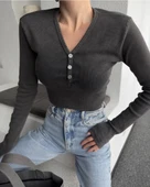 Düğme Detaylı Yıkamalı Crop thumbnail 4