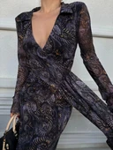 Kruvaze V yaka, fırfırlı ve bağcıklı Desenli Bluz ve Midi Etek Takım - Siyah thumbnail 2