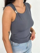 Osy Modal Yumuşak Dokulu Kumaş Bisiklet Yaka Kadın Sıfır Kol Bluz Omuz Toka Aksesuar Detaylı - Antrasit thumbnail 5