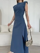 Keten Yandan Yırtmaçlı Uzun Elbise Sıfır Kol Elbise - Mavi thumbnail 4