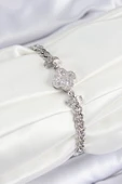 Pirinç Zirkon Taşlı Yonca Model Gümüş Renk Kadın Bileklik - EBJ250726W36806 thumbnail 1