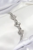 Pirinç Zirkon Taşlı Yonca Model Gümüş Renk Kadın Bileklik - EBJ250726W36826 thumbnail 1