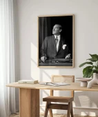 Çerçevesiz Poster Ufka Bakan Lider thumbnail 4