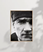 Çerçevesiz Poster Liderin Gözleri thumbnail 7